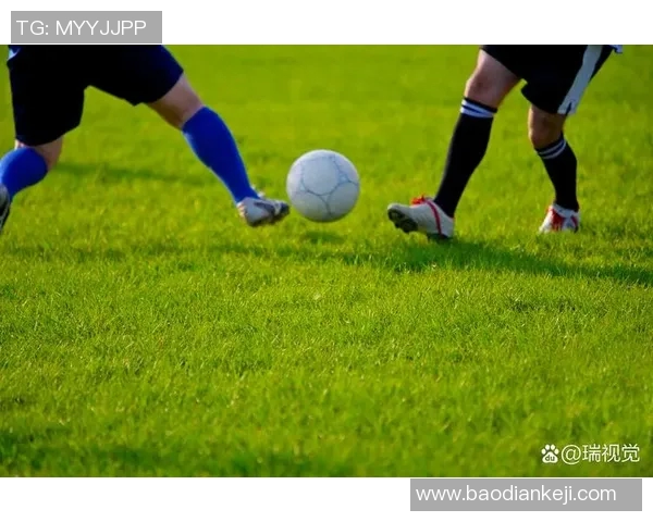 足球明星高清横版照片展现球场风采与激情瞬间的完美捕捉